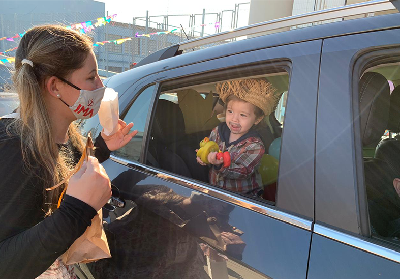 Educação Infantil promove Drive Thru Junino